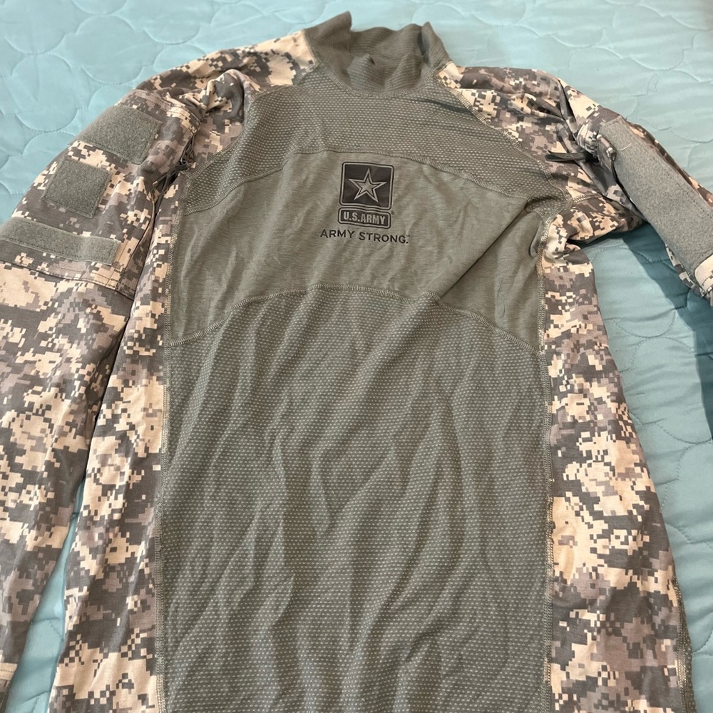 Massif US Army Combat Shirt Rare because of US Army Logo
